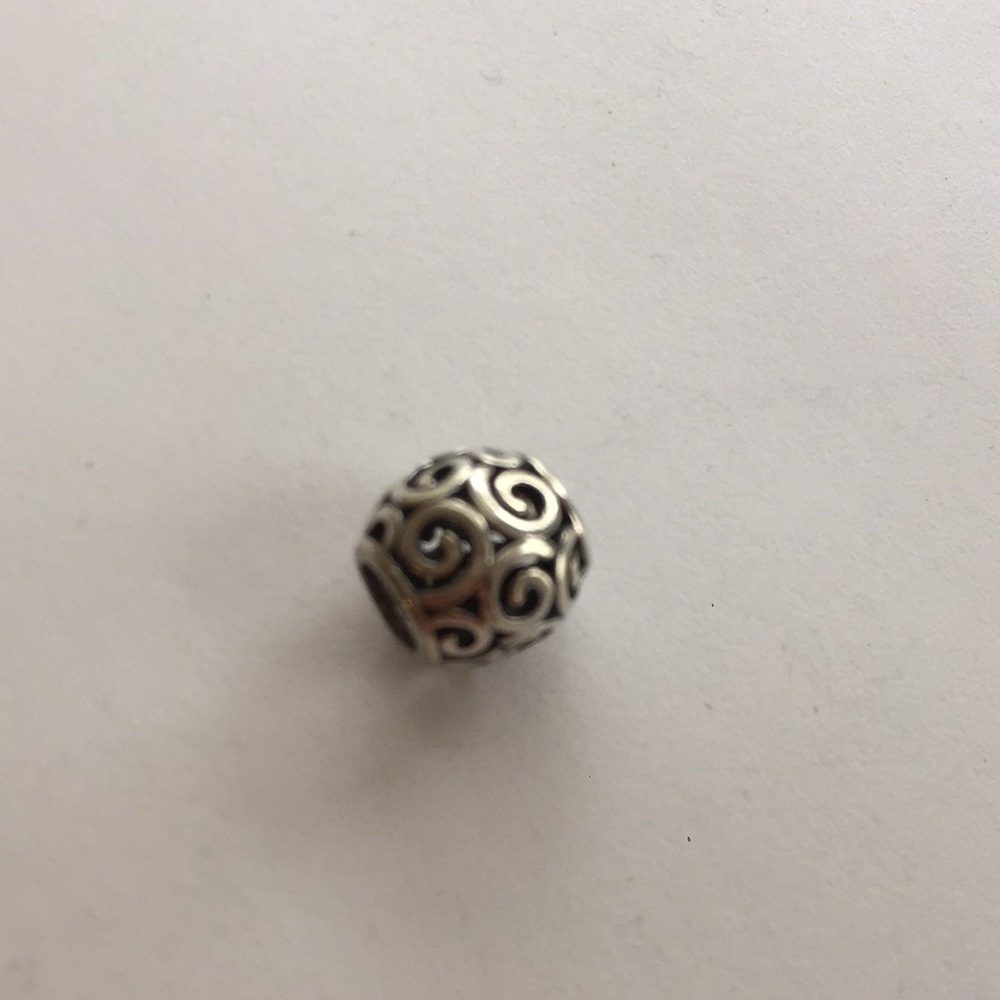 Pandora Openwork Swirl Charm - 790896 - Picture 2 of 6